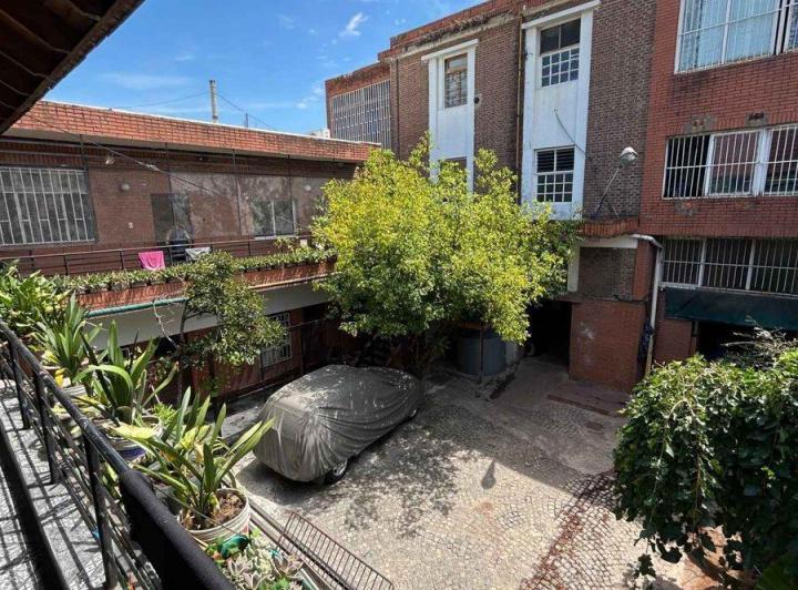 Casa · 1181m² · 9 Ambientes · 1 Cochera