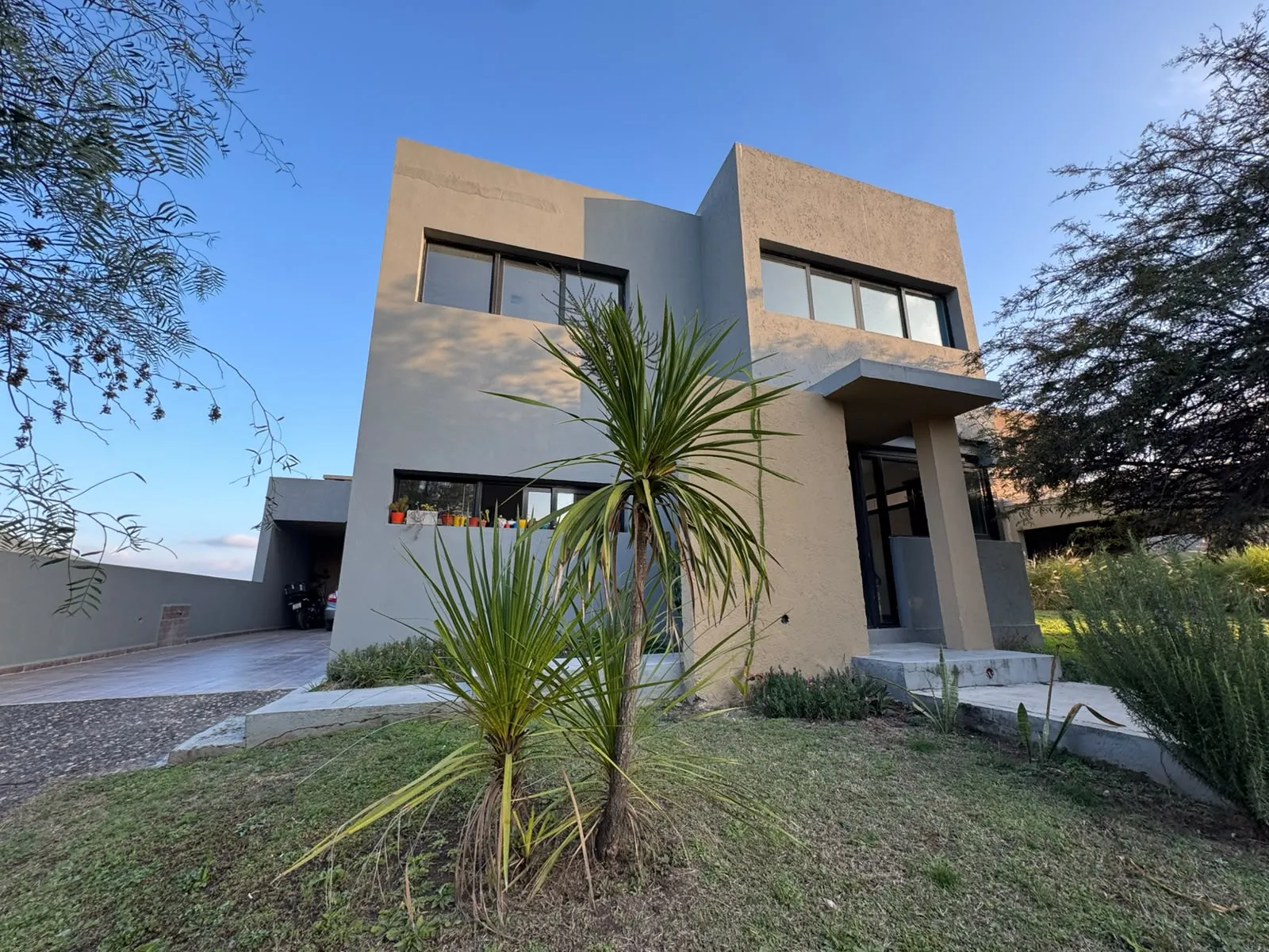 EXCELENTE PROPIEDAD EN TERRAZAS DE VILLA ALLENDE!!! 4 DORM. 3 BAÑOS. OPORTUNIDAD!!!! APTA CREDITO!!!