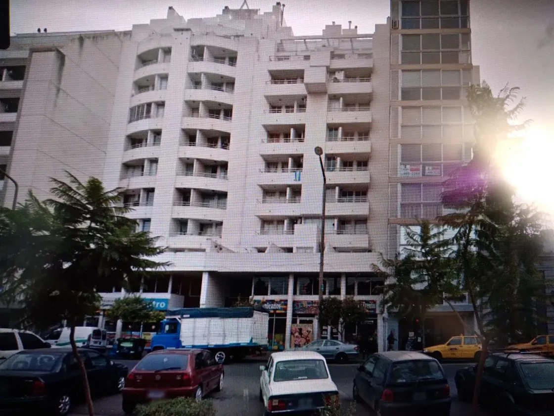 1 Dorm. Frente Plaza Colón - HERMOSO!!
