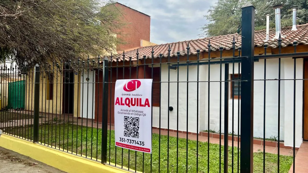 Gran Patio, Asador, Cochera Para 2 Autos