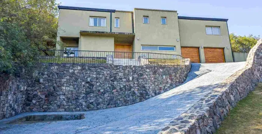 VENTA CASA DE CATEGORIA 4 DORM  618 m2 cubiertos,  2.145 m2 terreno 📍ESTANCIA Q2
