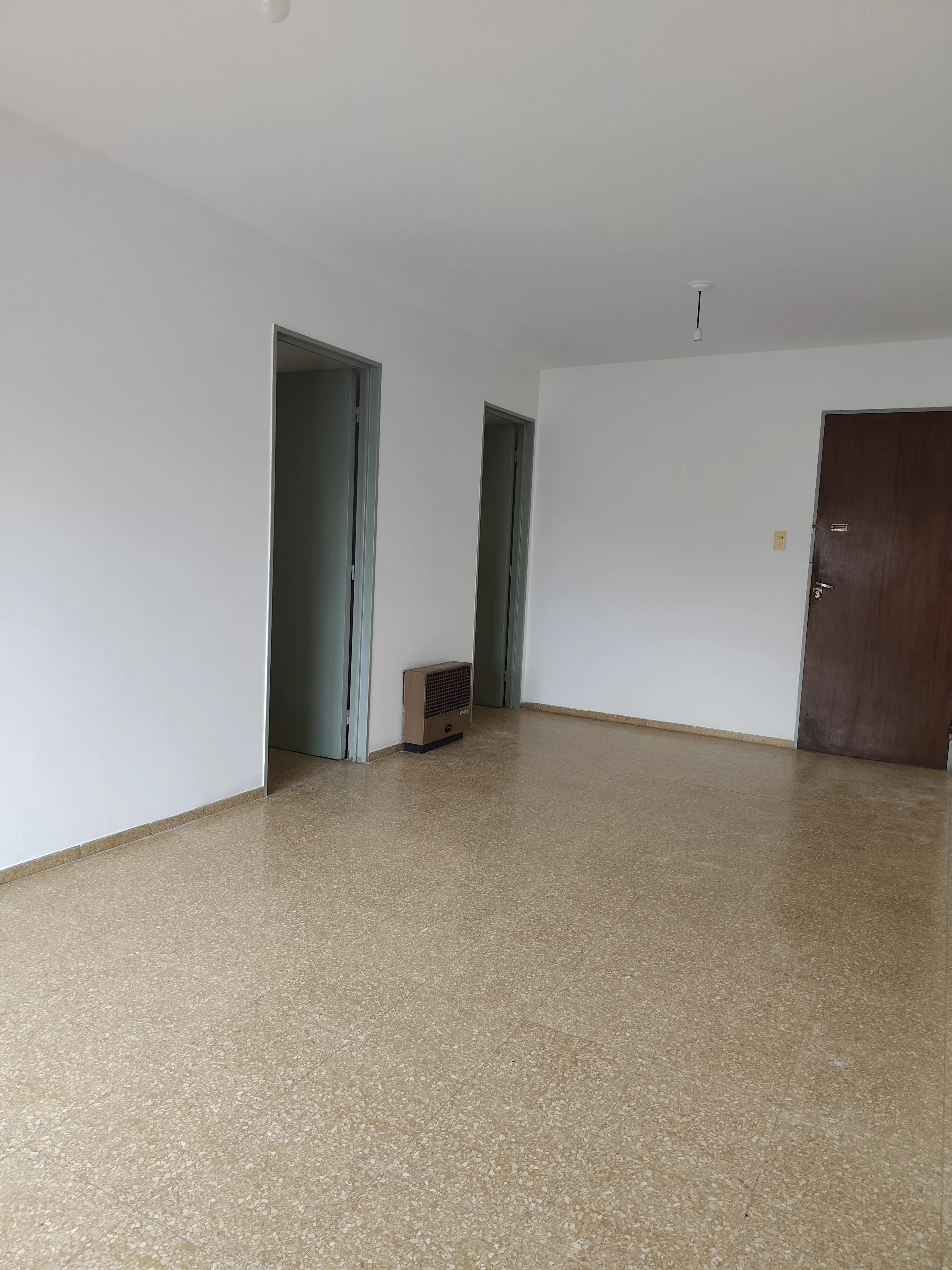 ALQUILER 2 DORMITORIOS EN CENTRO – MAIPÚ 370 (8° PISO AL FRENTE C/ BALCÓN)