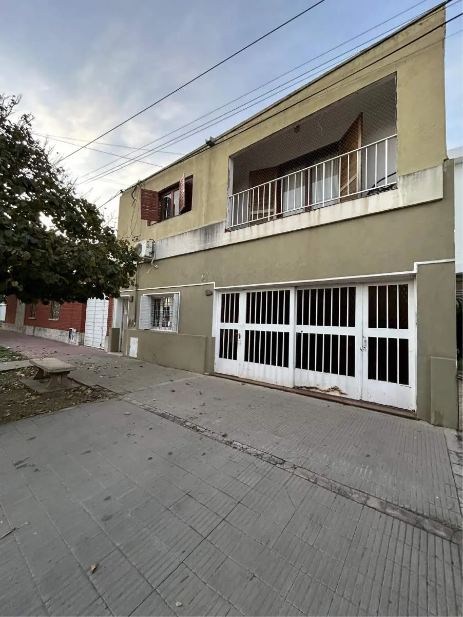 VENTA 2 CASAS IDEAL INVERSION- BARRIO JUNIORS