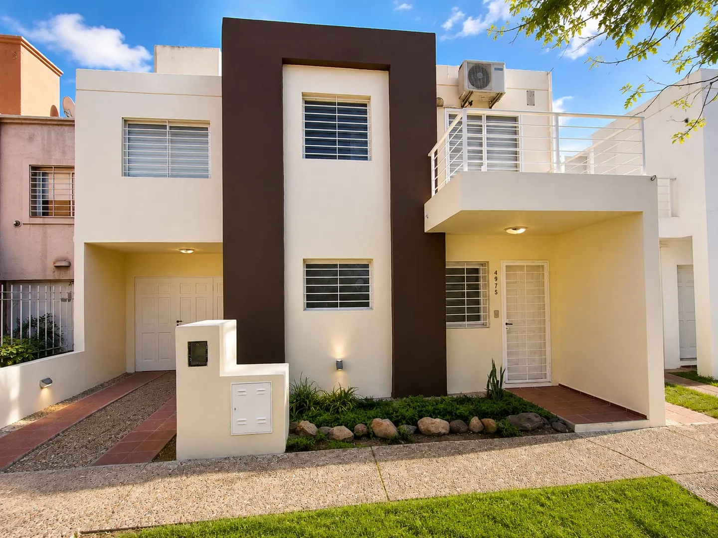 VENTA DUPLEX 3 DORMITORIOS NUEVO POETA LUGONES