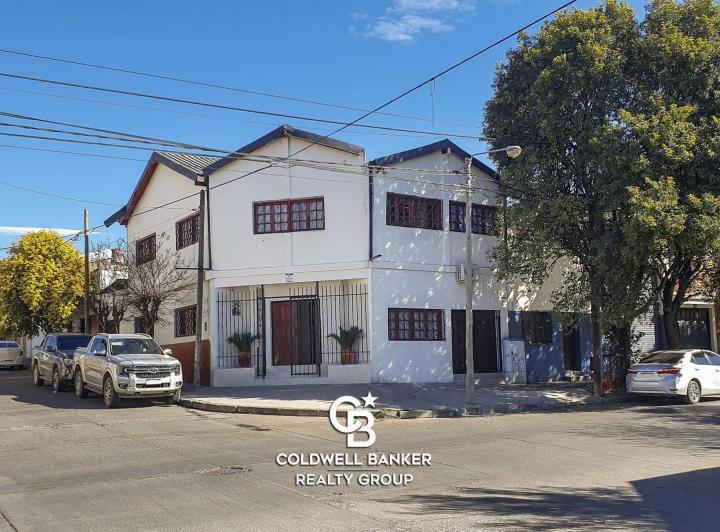 Casa · 250m² · 12 Ambientes · 2 Cocheras