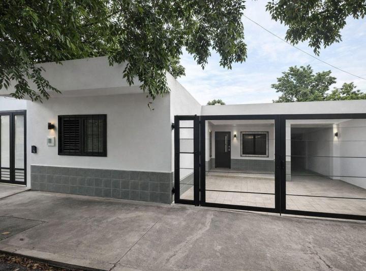 Casa · 180m² · 6 Ambientes · 5 Cocheras