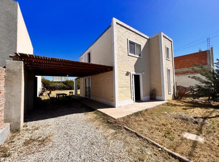 Casa · 70m² · 3 Ambientes · 1 Cochera