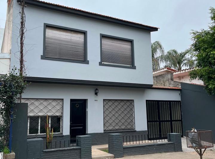 Casa · 180m² · 2 Ambientes · 1 Cochera