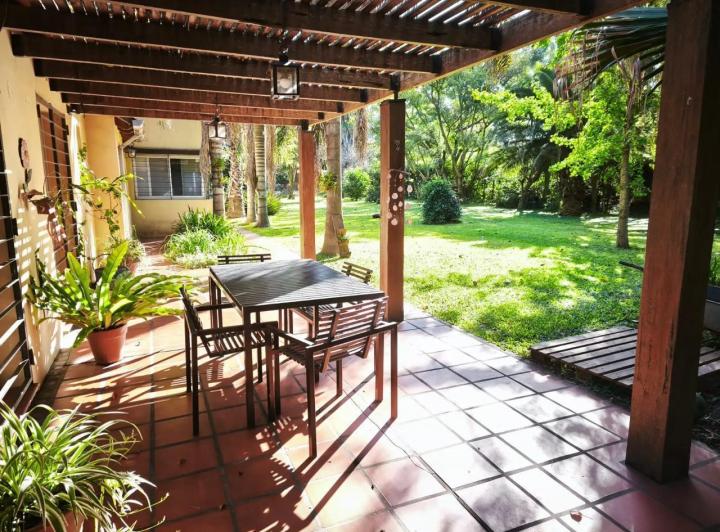 Casa · 1100m² · 5 Ambientes · 2 Cocheras