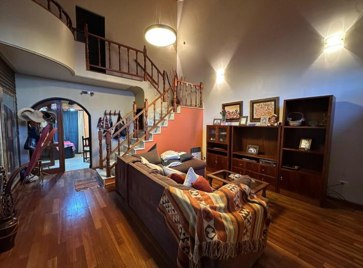 Casa · 230m² · 5 Ambientes · 3 Cocheras