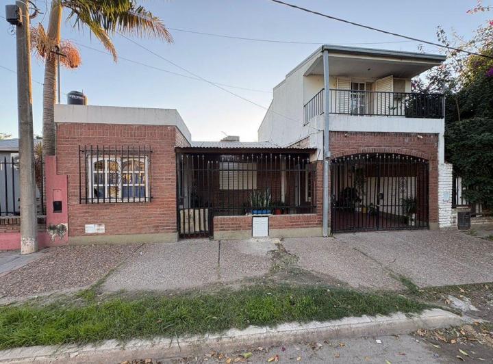 Casa · 125m² · 4 Ambientes · 1 Cochera