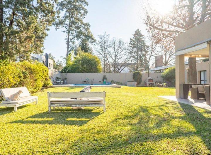 Casa · 197m² · 6 Ambientes · 2 Cocheras