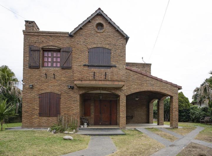 Casa · 190m² · 4 Ambientes · 1 Cochera