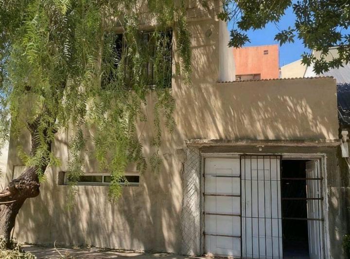 Casa · 75m² · 4 Ambientes · 2 Cocheras
