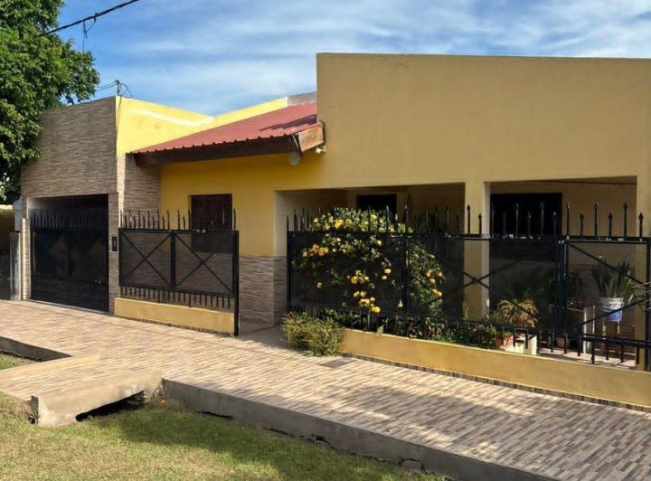 Casa · 190m² · 3 Ambientes · 1 Cochera