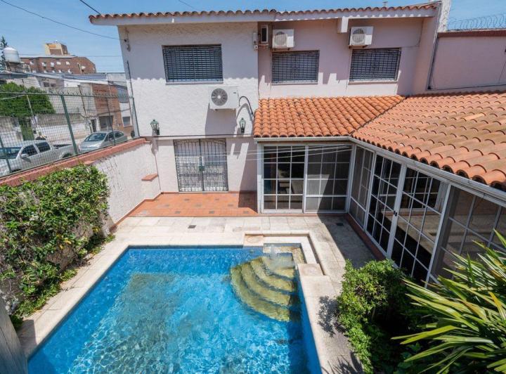 Casa · 298m² · 5 Ambientes · 2 Cocheras