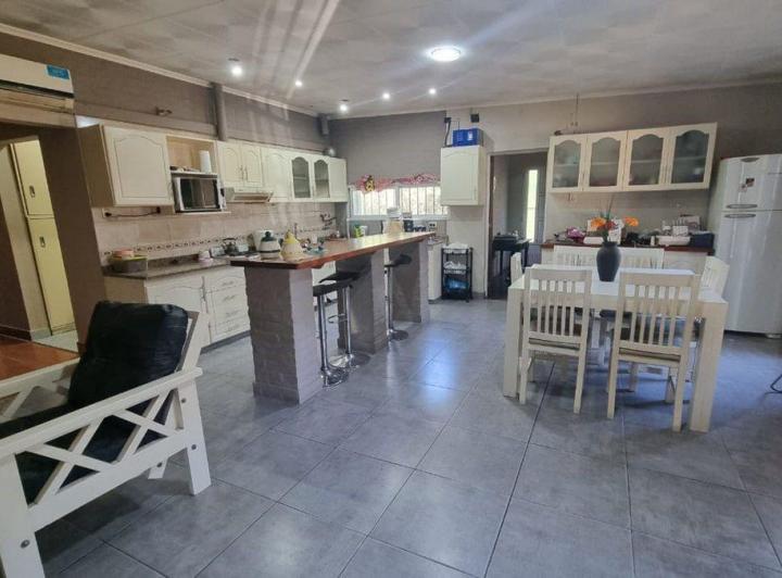 Casa · 400m² · 5 Ambientes · 2 Cocheras
