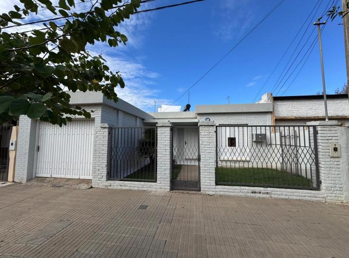 Casa · 153m² · 6 Ambientes · 1 Cochera