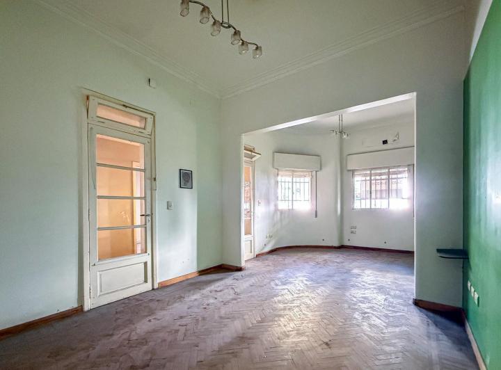 Casa · 230m² · 5 Ambientes · 1 Cochera