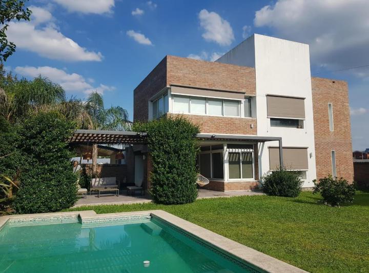 Casa · 780m² · 3 Dormitorios · 1 Cochera
