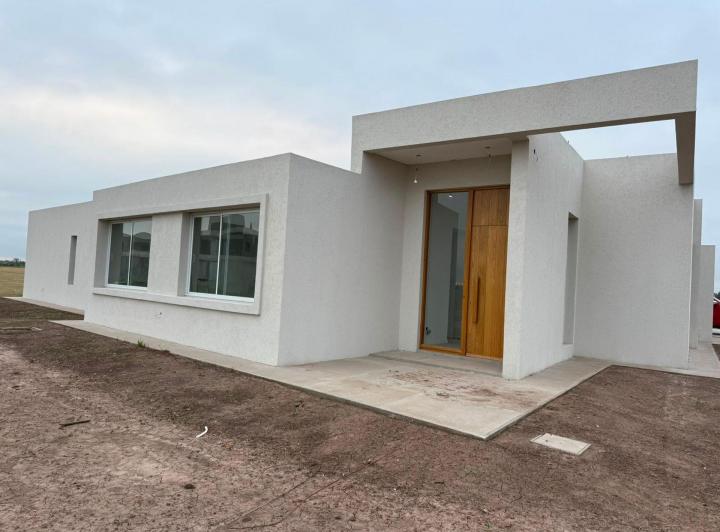 Casa · 160m² · 4 Ambientes · 2 Cocheras