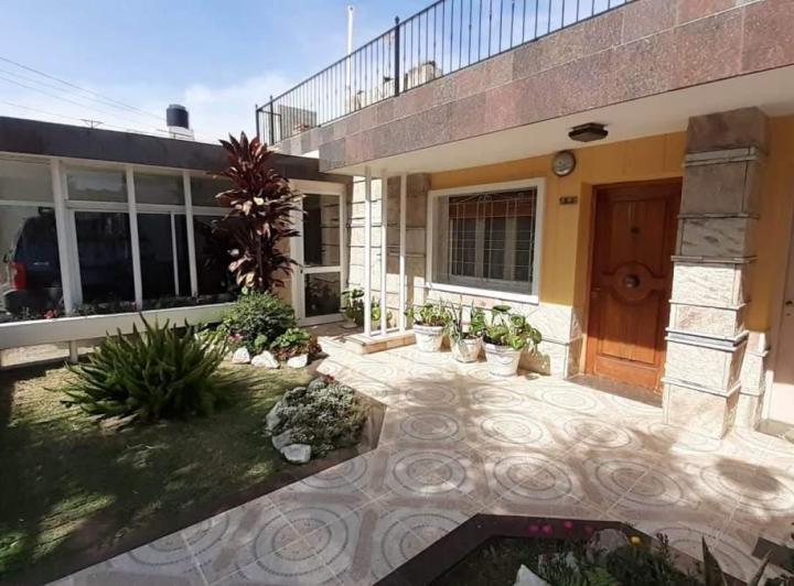 Casa · 248m² · 8 Ambientes