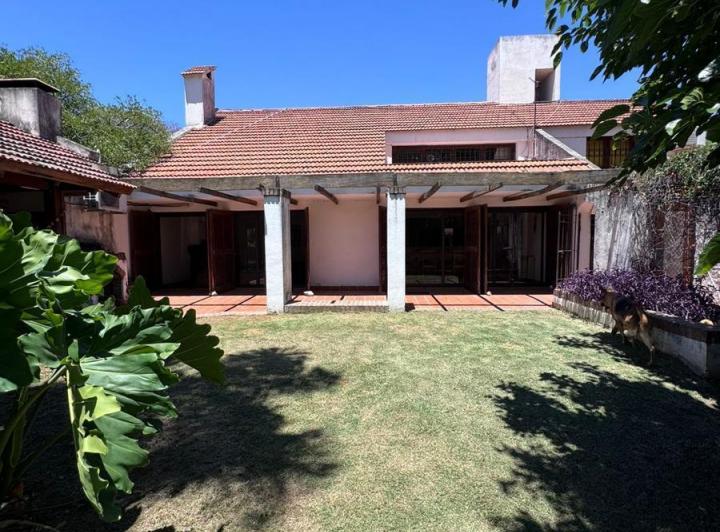 Casa · 365m² · 6 Ambientes