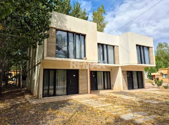 Casa · 245m² · 9 Ambientes