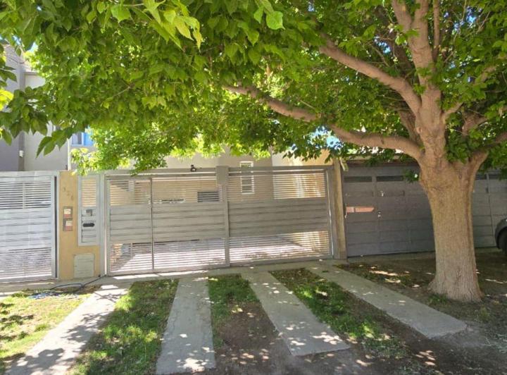 Casa · 110m² · 5 Ambientes · 2 Cocheras