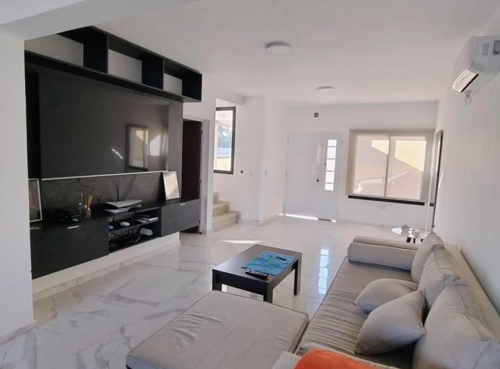 Casa · 95m² · 5 Ambientes · 1 Cochera