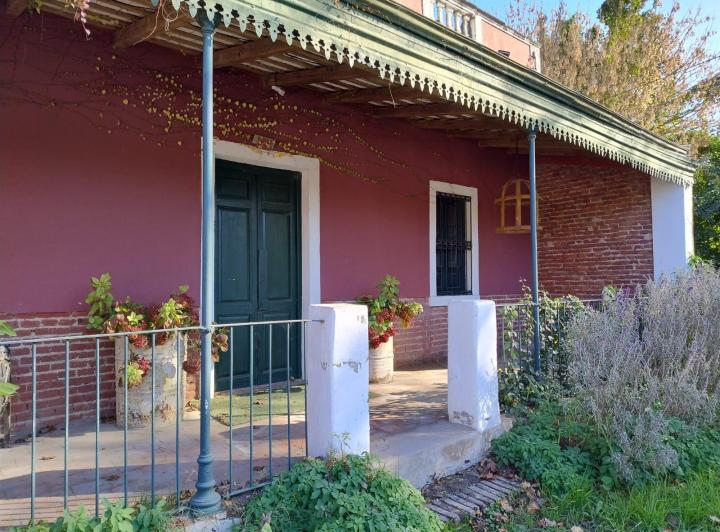 Casa · 240m² · 4 Ambientes · 2 Cocheras