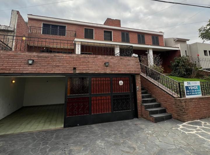 Casa · 333m² · 6 Ambientes