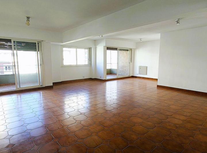 Departamento · 159m² · 6 Ambientes · 1 Cochera
