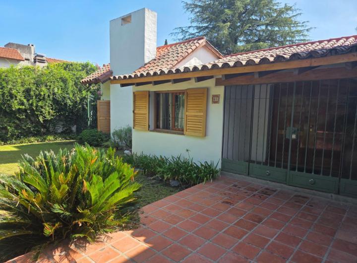 Casa · 395m² · 4 Ambientes · 2 Cocheras