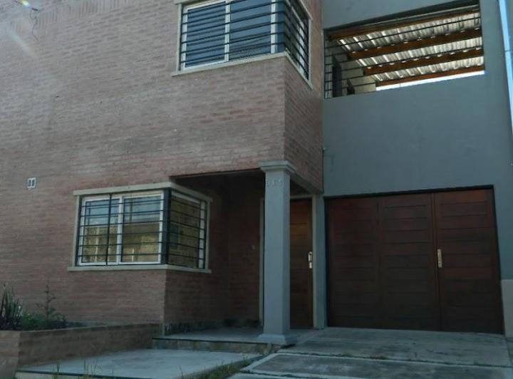 Casa · 140m² · 6 Ambientes · 2 Cocheras