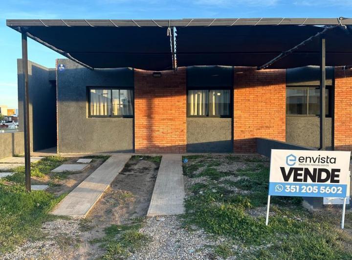 Casa · 86m² · 5 Ambientes · 2 Cocheras