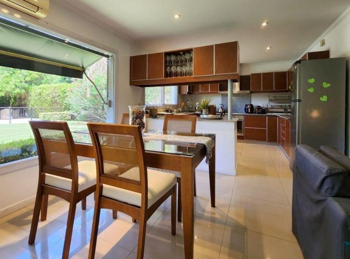 Casa · 315m² · 6 Ambientes · 2 Cocheras