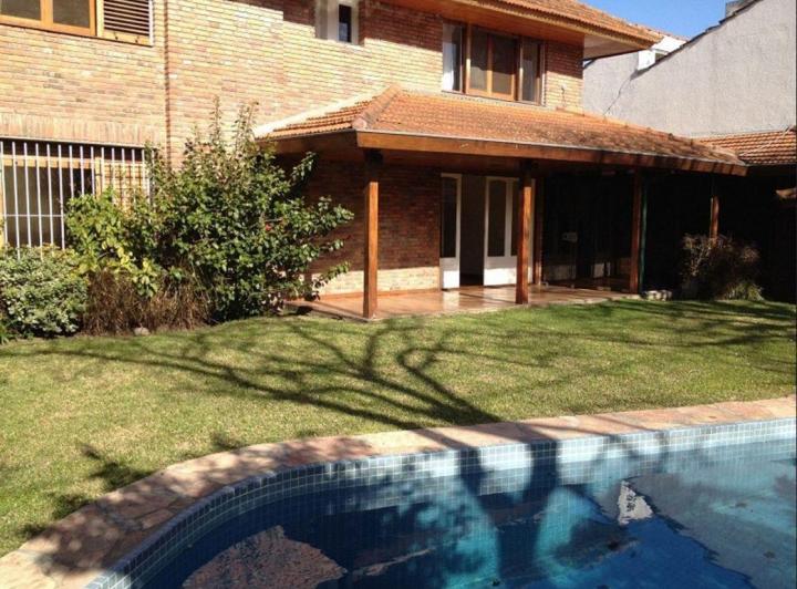 Casa · 450m² · 6 Ambientes · 2 Cocheras