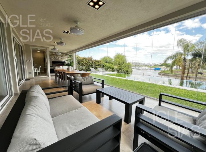 Casa · 373m² · 8 Ambientes · 3 Cocheras