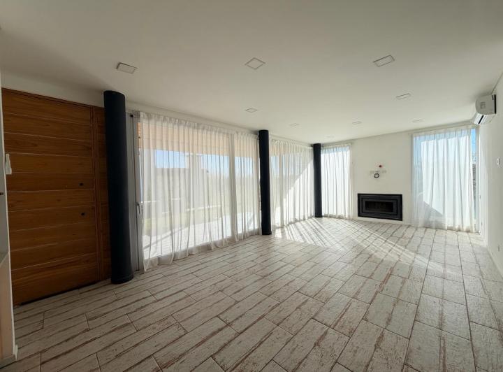 Casa · 405m² · 5 Dormitorios · 3 Cocheras