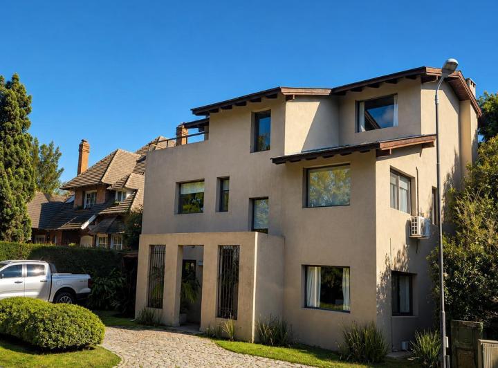 Casa · 350m² · 7 Ambientes · 4 Cocheras