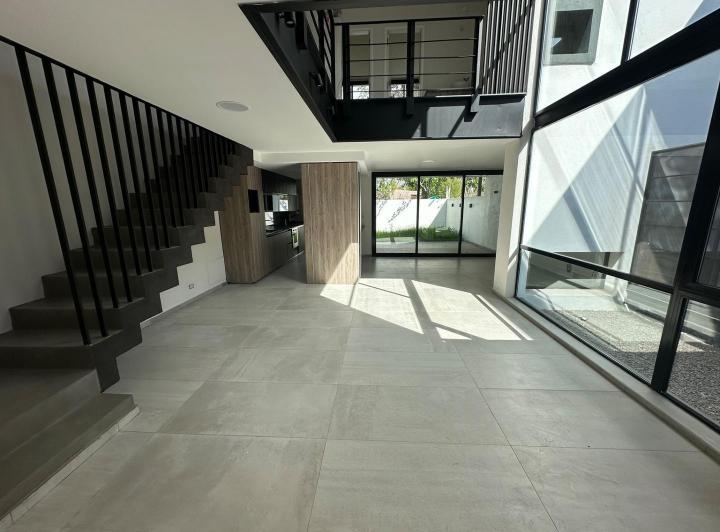 Casa · 188m² · 4 Ambientes · 2 Cocheras