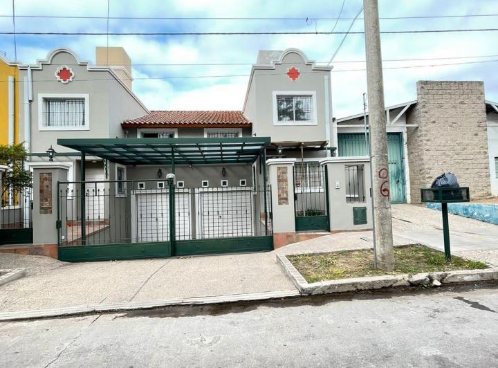 Casa · 150m² · 6 Ambientes · 2 Cocheras