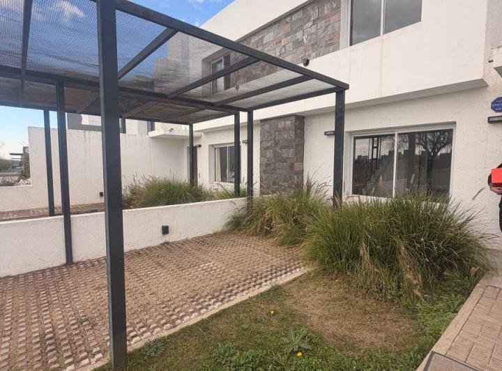 Casa · 120m² · 4 Ambientes · 1 Cochera