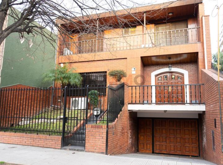 Casa · 270m² · 4 Ambientes · 2 Cocheras
