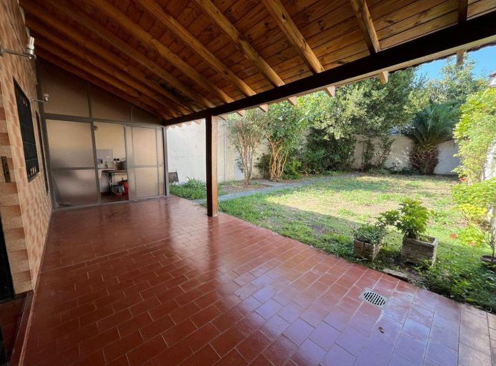 Casa · 203m² · 5 Ambientes · 2 Cocheras