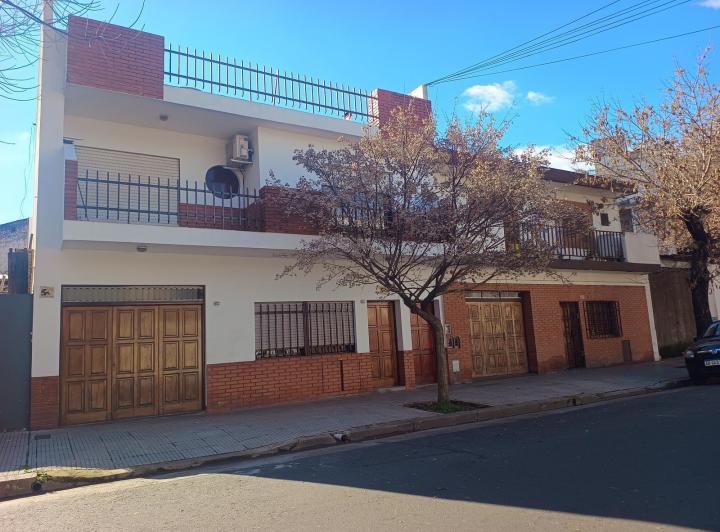 Casa · 196m² · 7 Ambientes · 1 Cochera