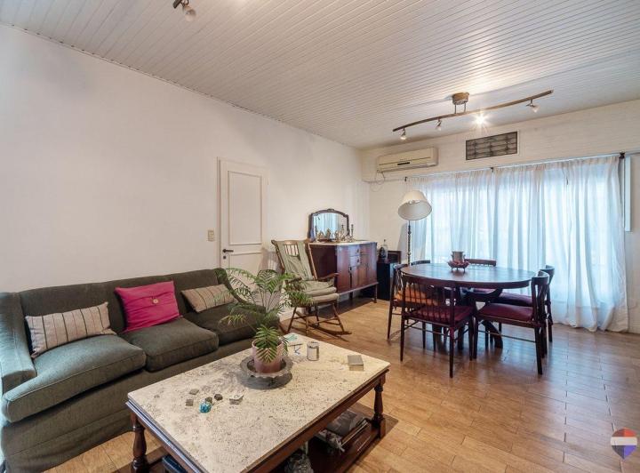 Casa · 200m² · 6 Ambientes · 1 Cochera