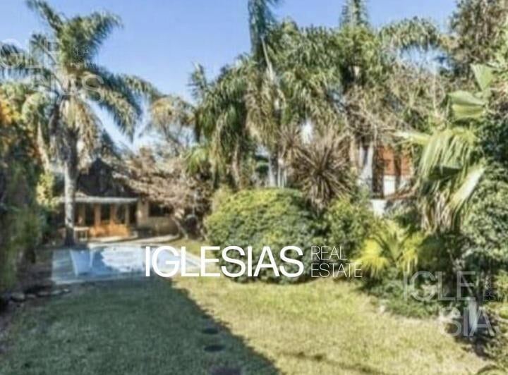 Casa · 374m² · 5 Ambientes · 2 Cocheras