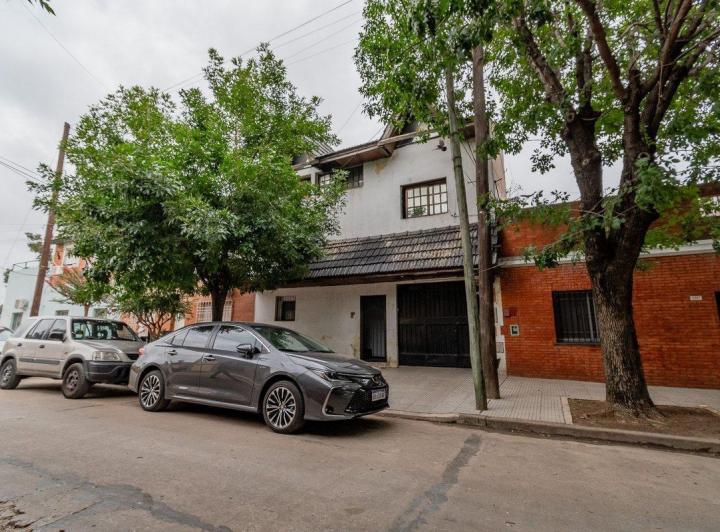 Casa · 260m² · 5 Ambientes · 1 Cochera